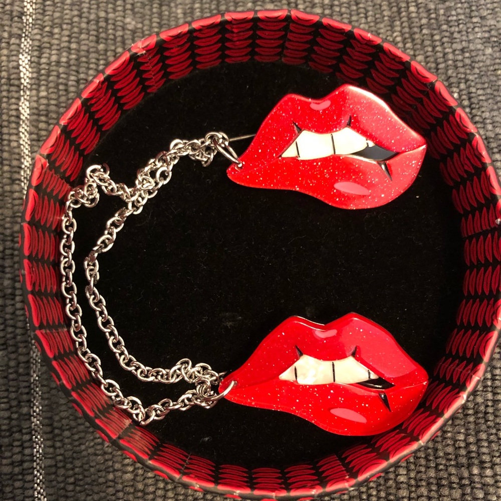 erstwilder rocky horror lips pin